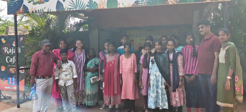 Students and staff from Thaaikarangal Charitable Trust gather for a group photograph at the entrance of Rajali Birds Park, Thanjavur. The visit offered vision-disabled students an enriching opportunity to engage with birds and nature through touch, sound, and close interaction, fostering confidence, joy, and meaningful sensory experiences. Students and staff from Thaaikarangal Charitable Trust gather for a group photograph at the entrance of Rajali Birds Park, Thanjavur. The visit offered vision-disabled students an enriching opportunity to engage with birds and nature through touch, sound, and close interaction, fostering confidence, joy, and meaningful sensory experiences.